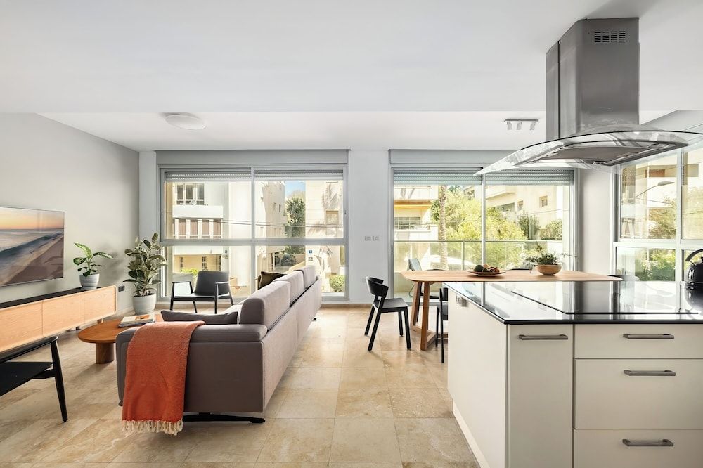 Gordon Beach Bright Stay by Sea N' Rent 1