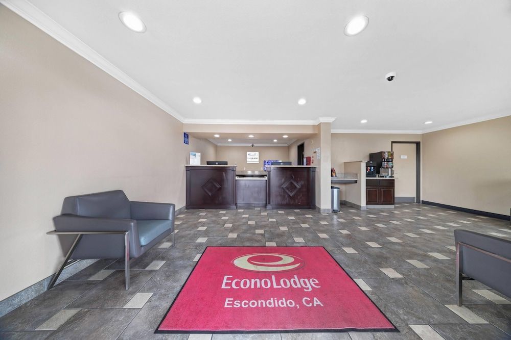 Econo Lodge Inn & Suites Escondido Downtown 2