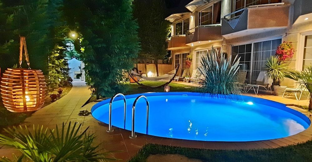 Aloha Apartments with pool 1