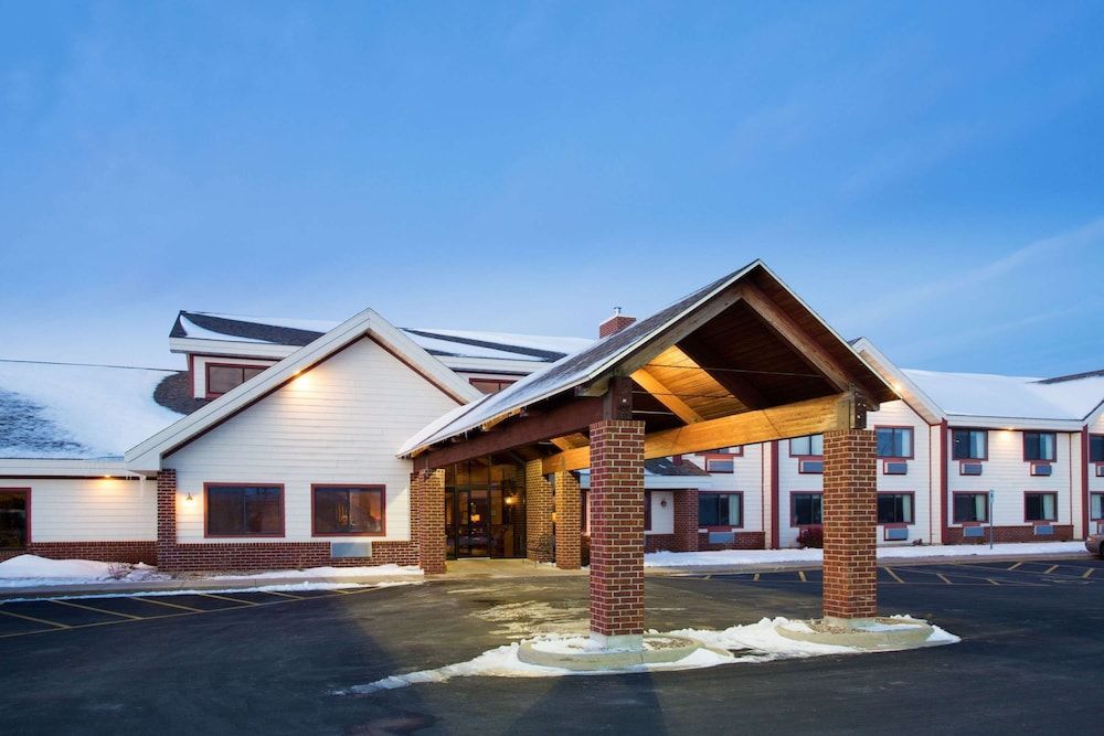 AmericInn by Wyndham New London 1