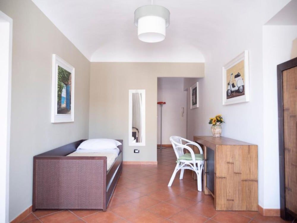 Kalamarina Rooms 2