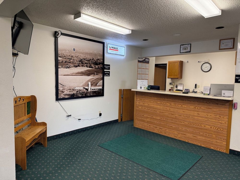 Budget inn & Suites 2