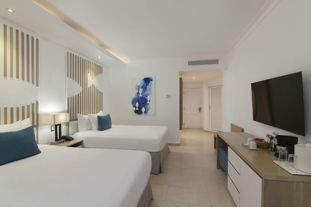 Wyndham Alltra Samana All Inclusive Resort 1