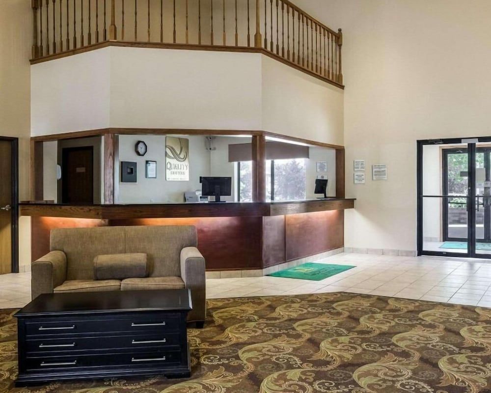 Quality Suites Near West Acres 2