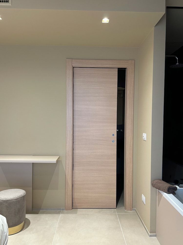 golden suites 2 2