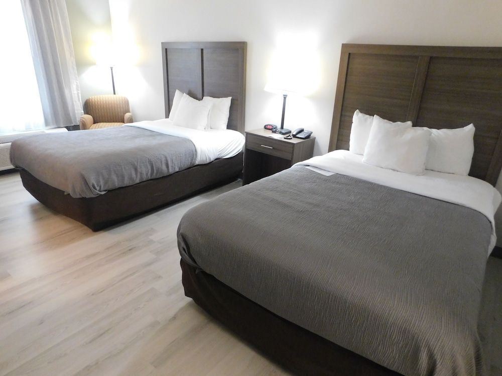 Quality Inn & Suites Hanes Mall 1