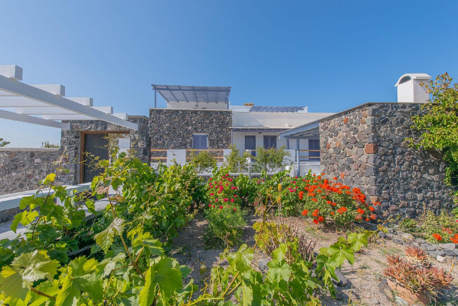 Golden Sunrise Suites Santorini 2