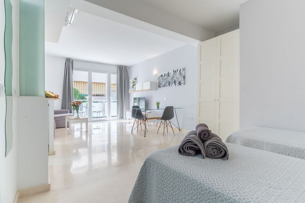 Apartamentos Castillo by Sur Suites 1