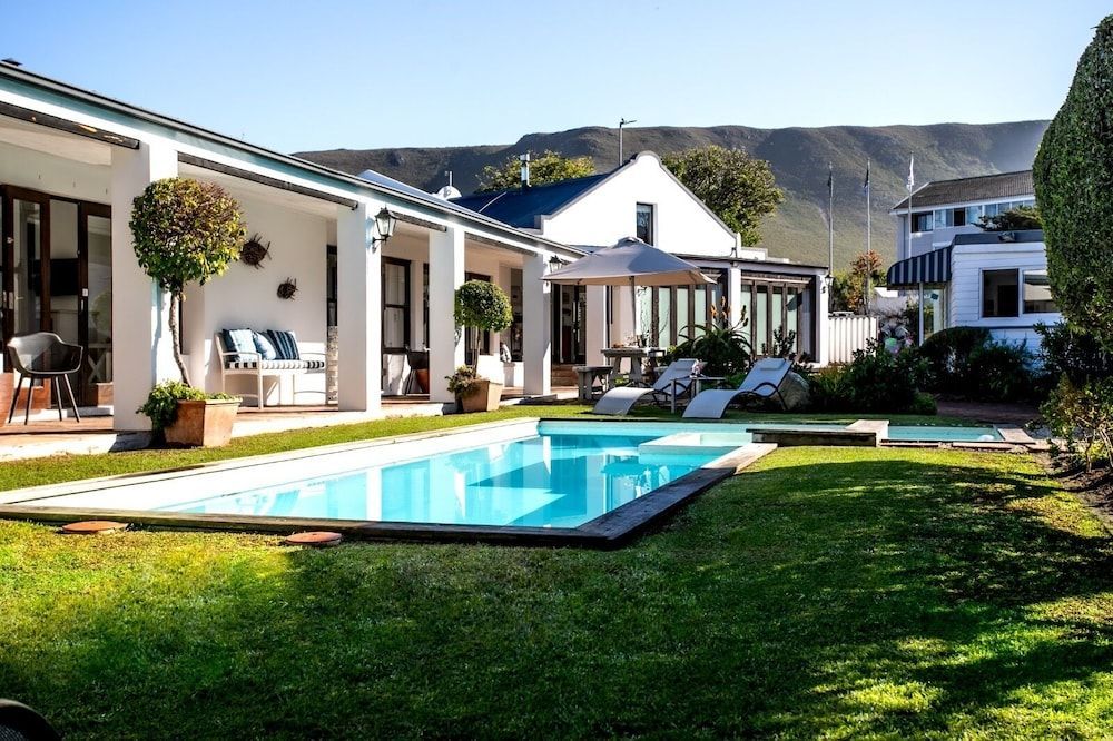 Sixteen Guesthouse on Main 1