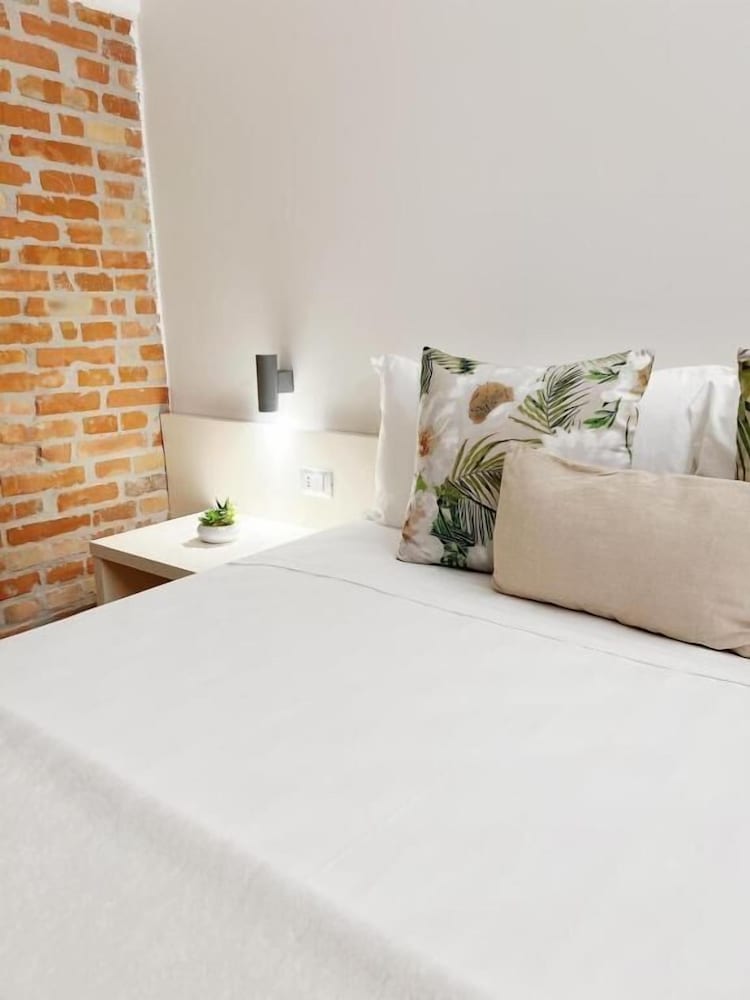 Simona Rooms 1