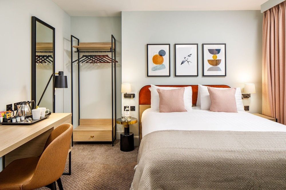 voco Lythe Hill Hotel & Spa by IHG 2