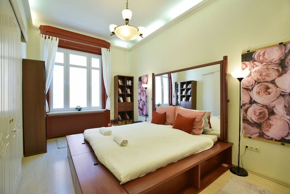 Ultra central apartment at Synagogue 2
