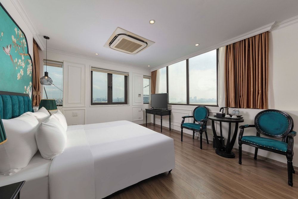 Azen Lakeside Hotel & Travel 1