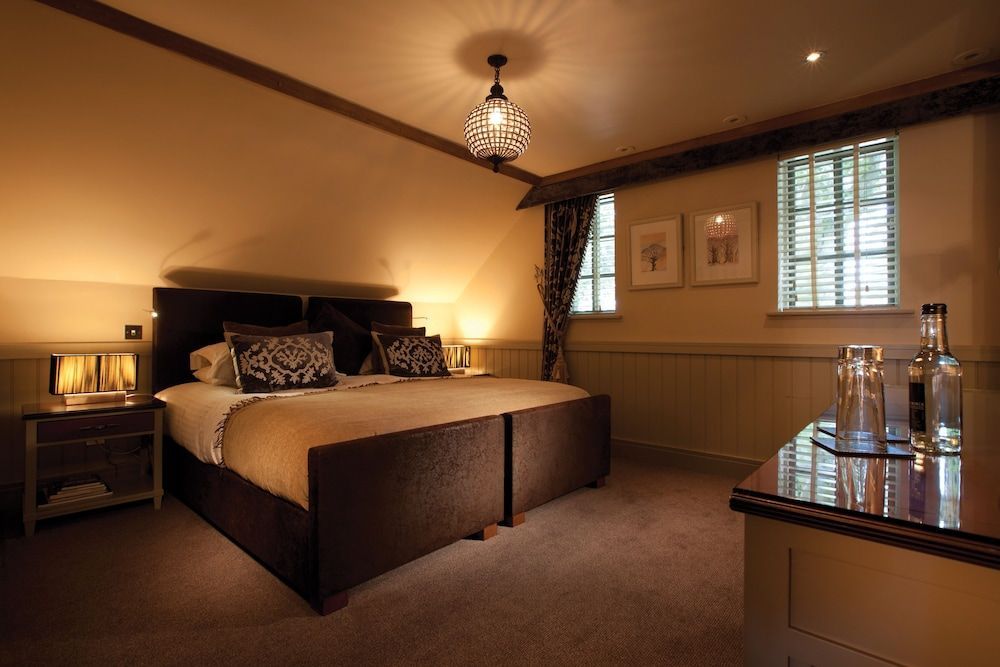 The Farmhouse Hotel and Restaurant 2