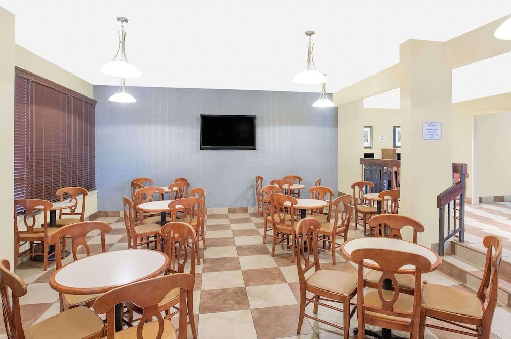 Baymont by Wyndham Greenville 2