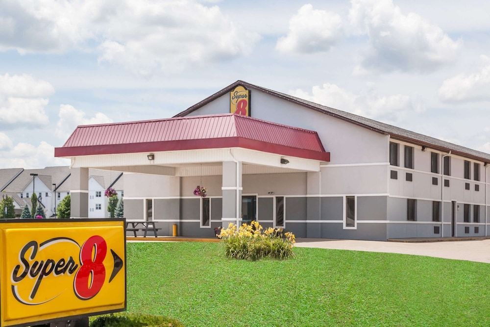 Super 8 by Wyndham Shipshewana 1