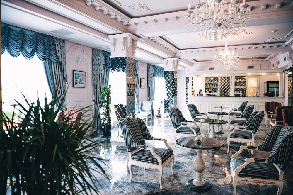 Emerald Suite Hotel 2