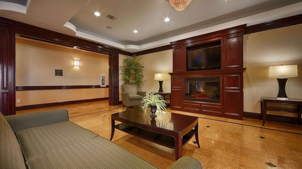 Best Western Plus Manvel Inn & Suites 2