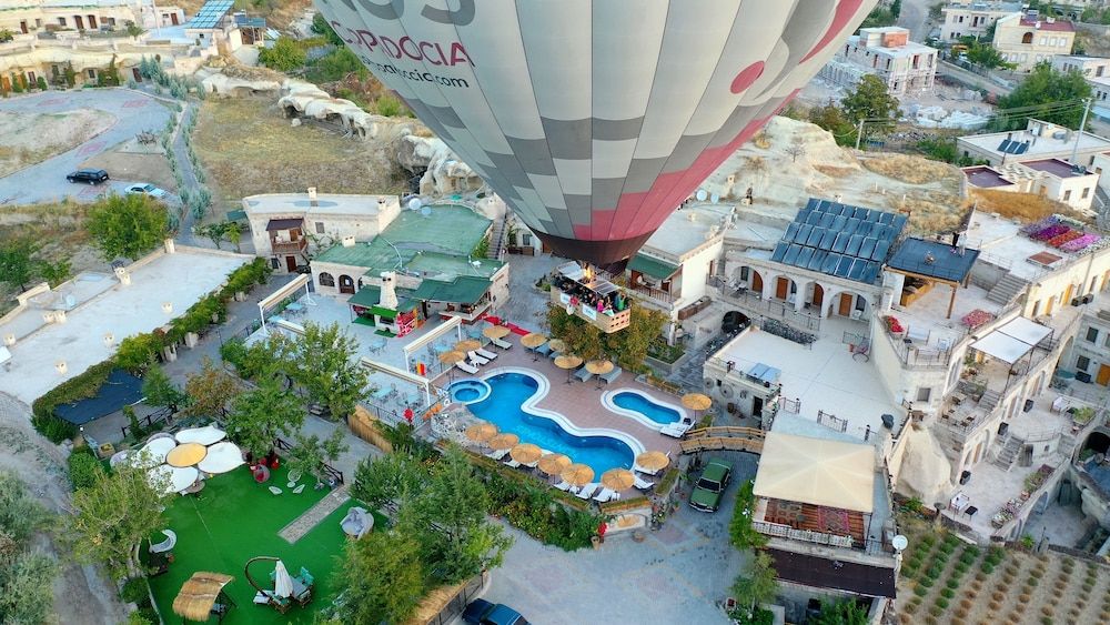 Holiday Cave Hotel 1