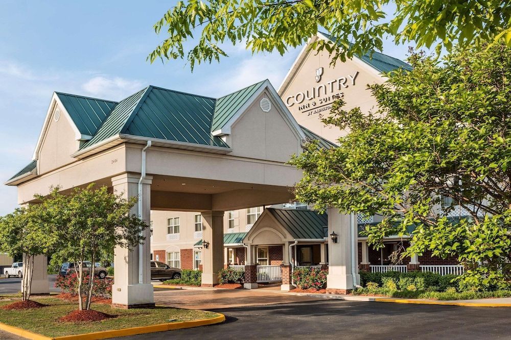 Country Inn & Suites by Radisson, Chester, VA 1
