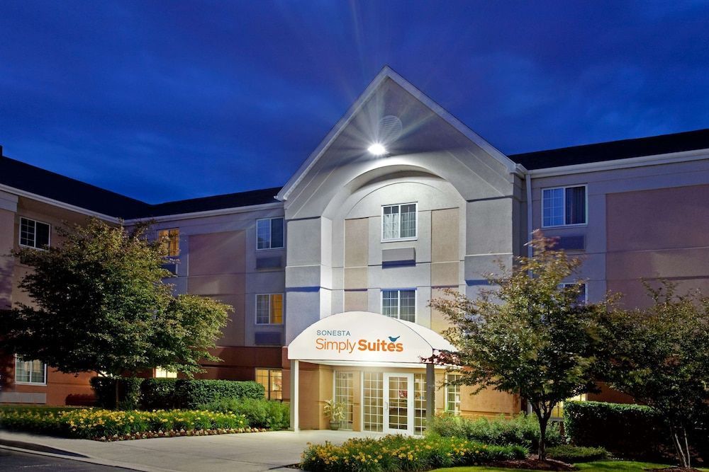 Sonesta Simply Suites Chicago Waukegan 1