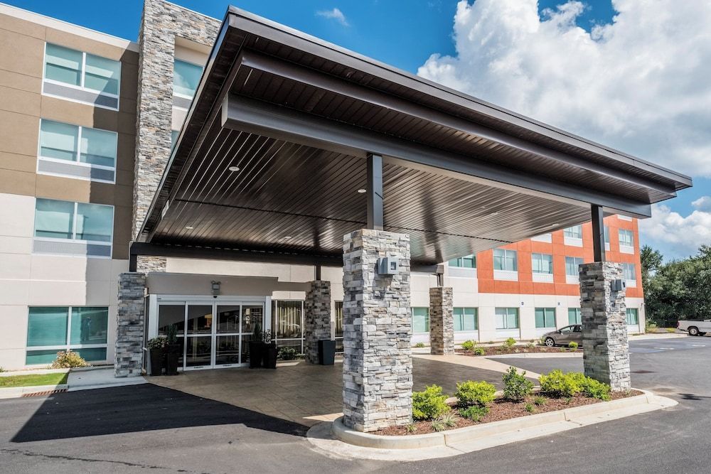 Holiday Inn Express & Suites COMMERCE by IHG 1