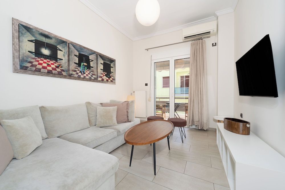 Modern Apartment in Athens Center, 10 mins walk to Plaka Historical Area 1