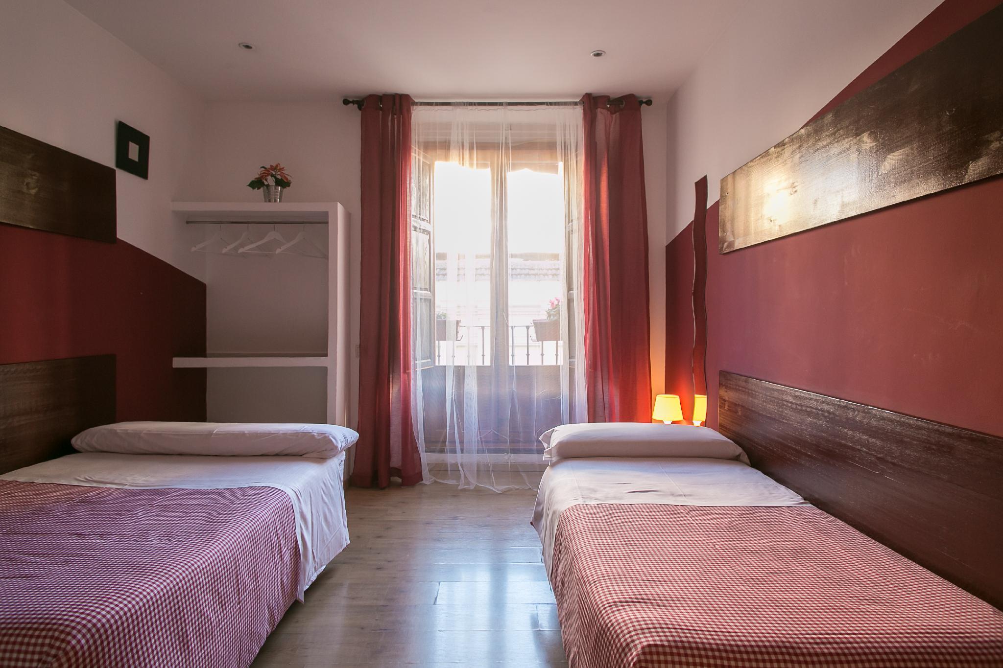 Hostal La Casa de La Plaza 2