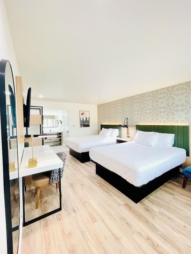 La Casa Inn 1