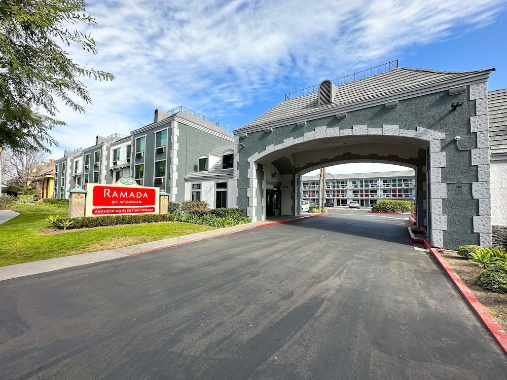 Ramada by Wyndham Anaheim Convention Center 1