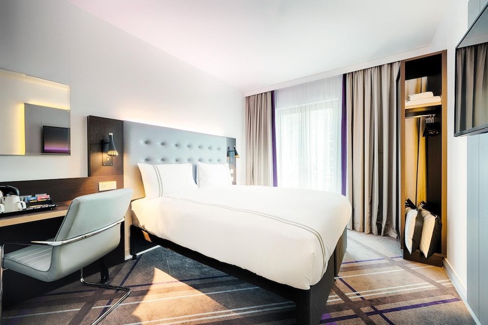 Premier Inn Wiesbaden City Centre 1