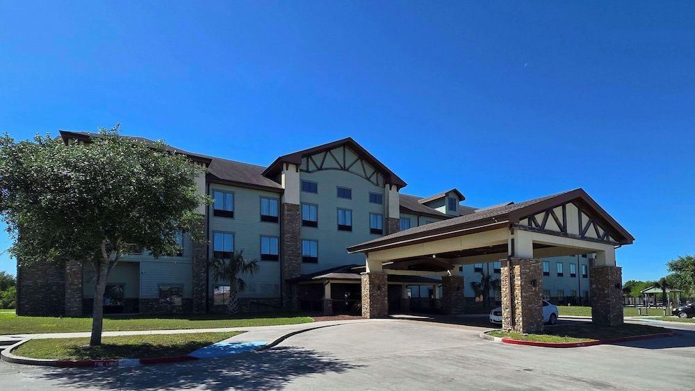 Comfort Inn & Suites Beeville 1