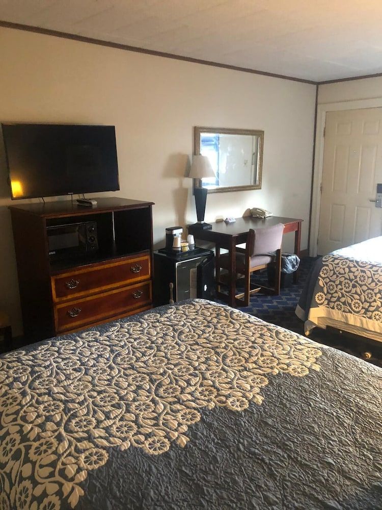 Aderi Hotel Lewisburg 1