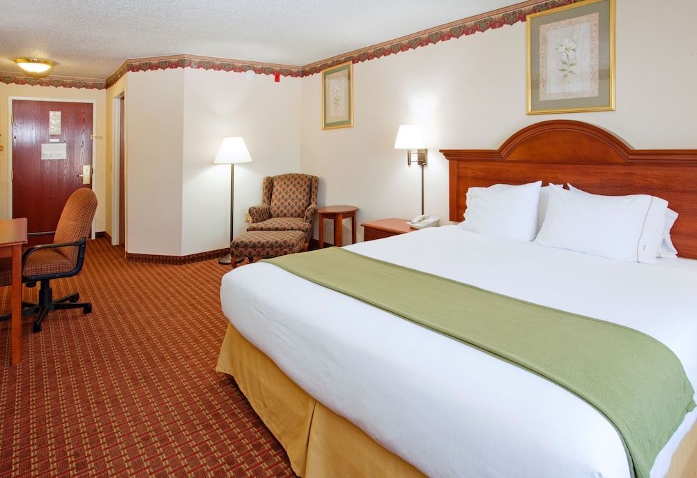 Holiday Inn Express HILLSVILLE by IHG 2