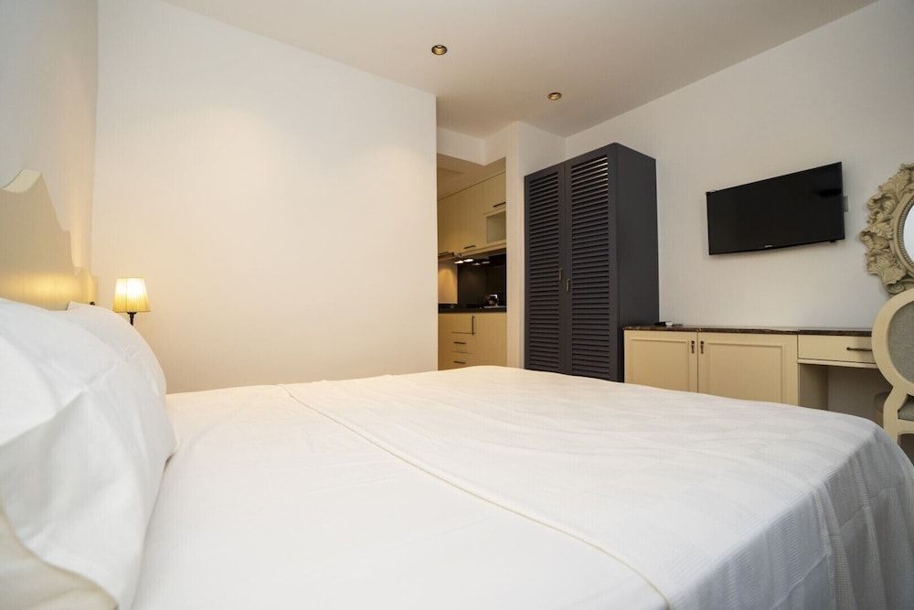 Channel Suites 2