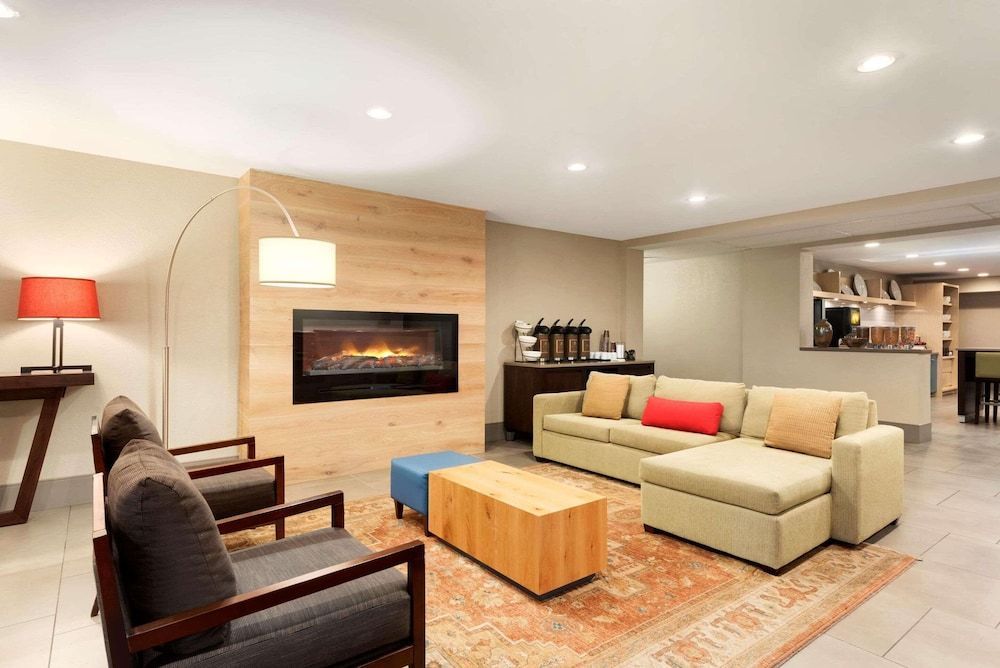 Country Inn & Suites by Radisson, Cedar Rapids Airport, IA 2