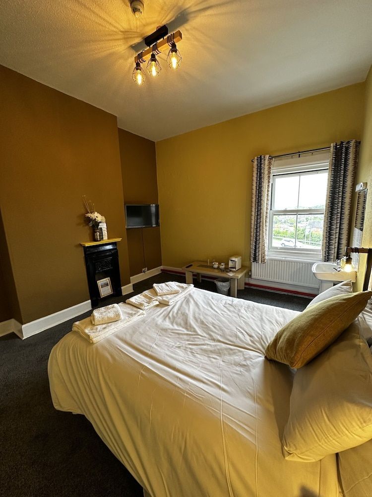 Station Hotel 2