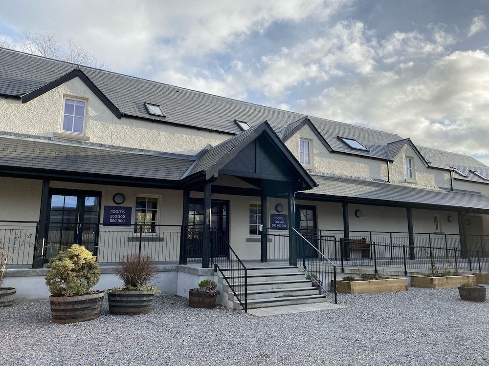 Loch Ness Bunk Inn 1