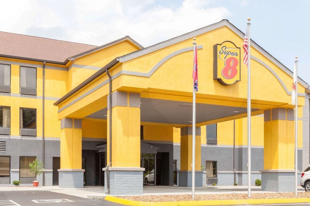 Super 8 by Wyndham Crossville TN 1