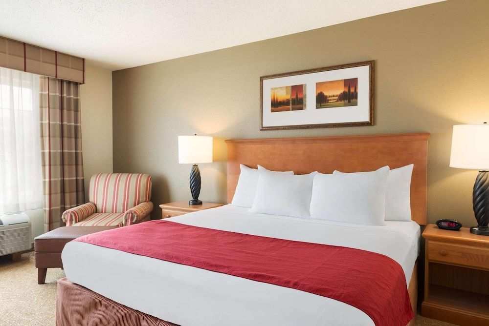 Country Inn & Suites by Radisson, Davenport - Quad Cities 1