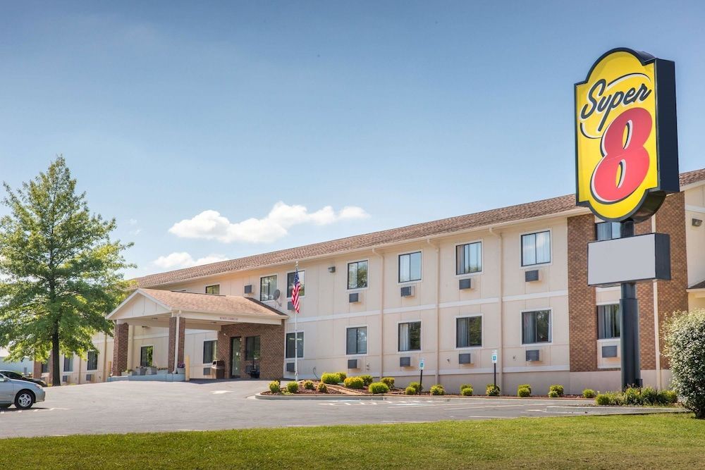 Super 8 by Wyndham Danville 1
