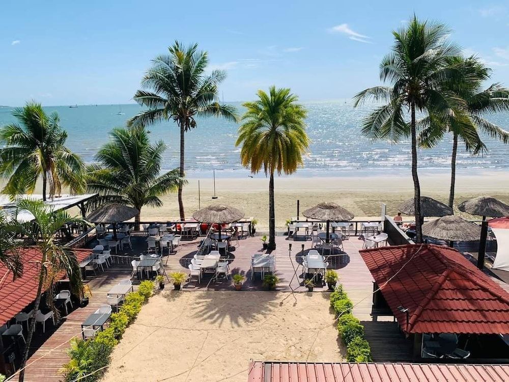 Smugglers Cove Beach Resort and Hotel 1
