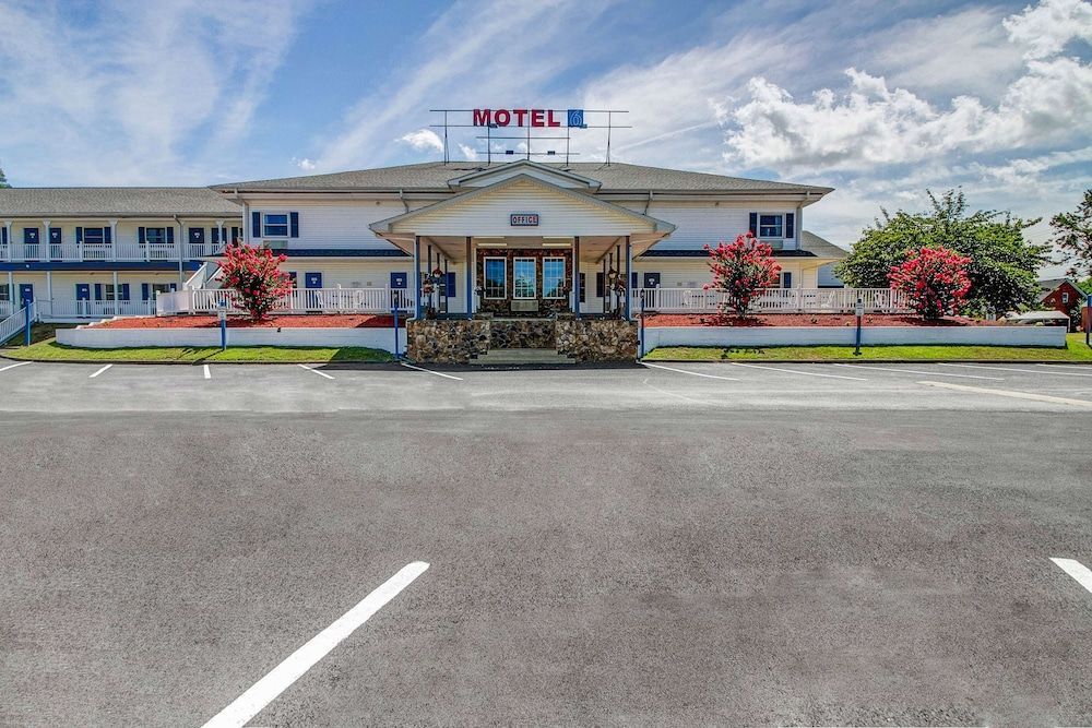 Motel 6-Front Royal, VA 1