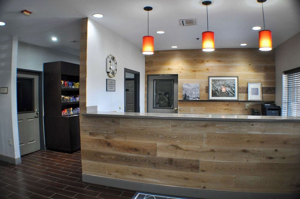 Country Inn & Suites by Radisson, Topeka West, KS 2