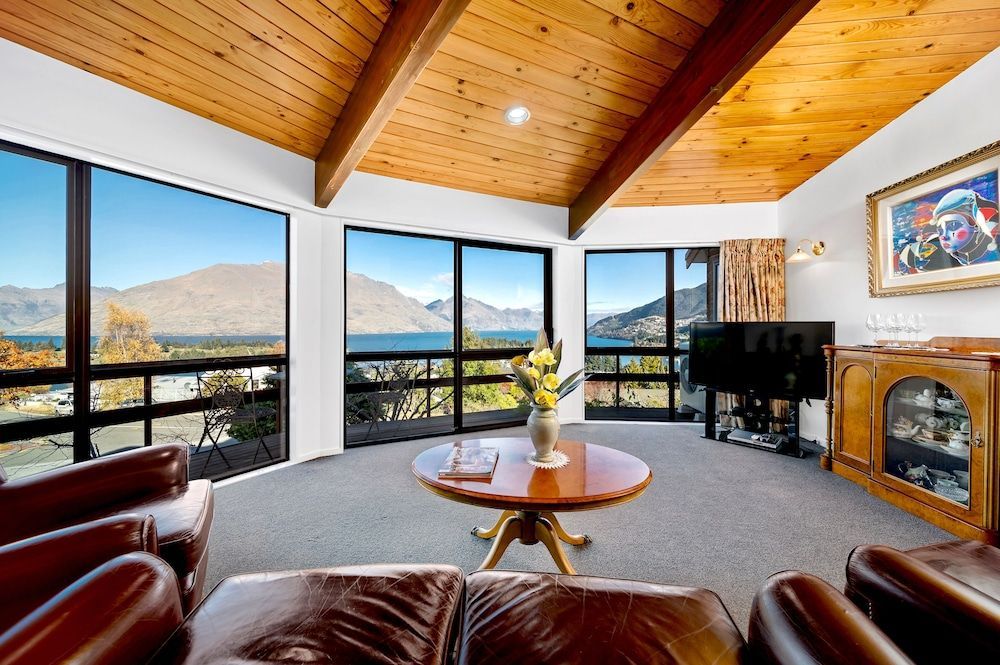 Balmoral Lodge 2