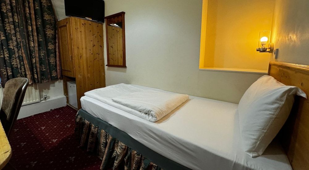 Bridge Park Hotel 1