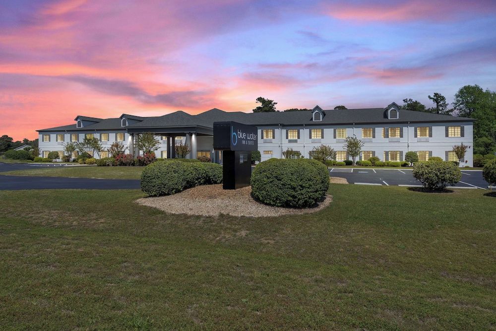 Blue Water Inn & Suites BW Signature Collection 1