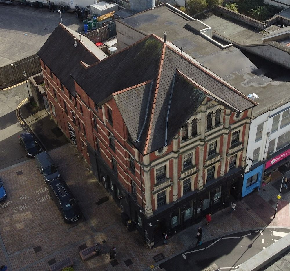 Captivating 1-Bed apartment Merthyr Tydfil - 1