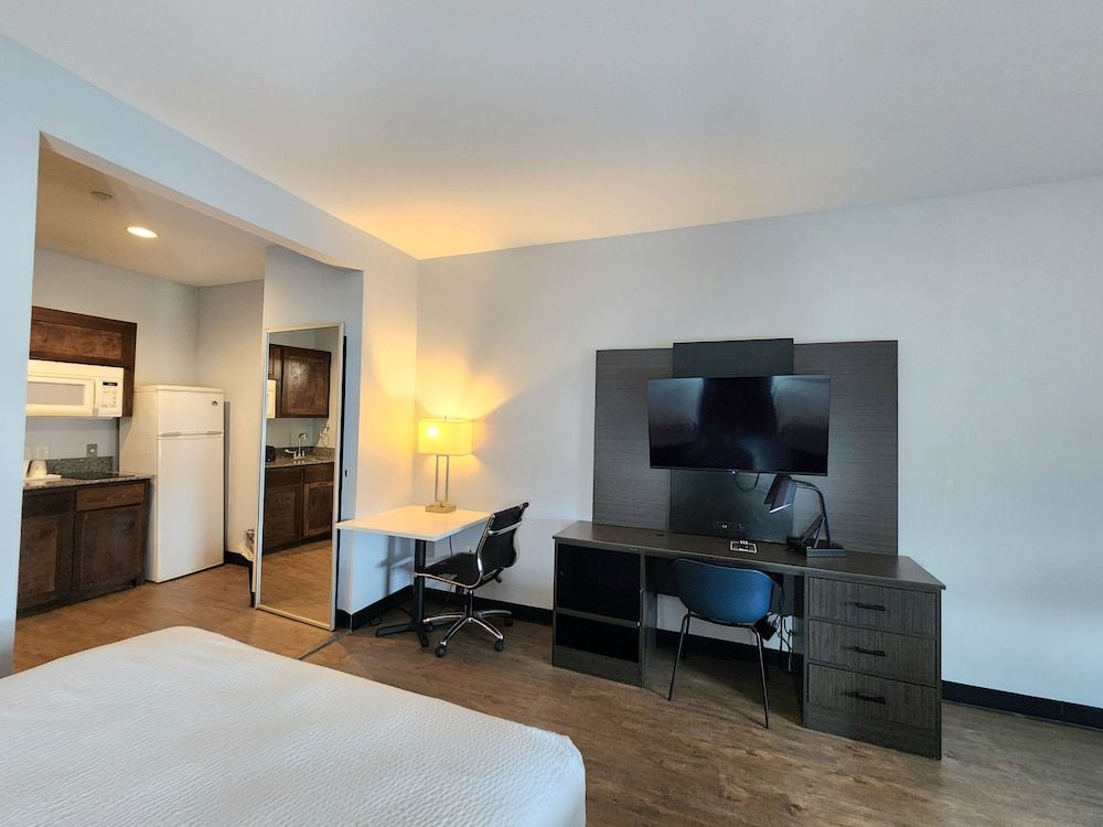 Days Inn & Suites by Wyndham Gonzales TX 1