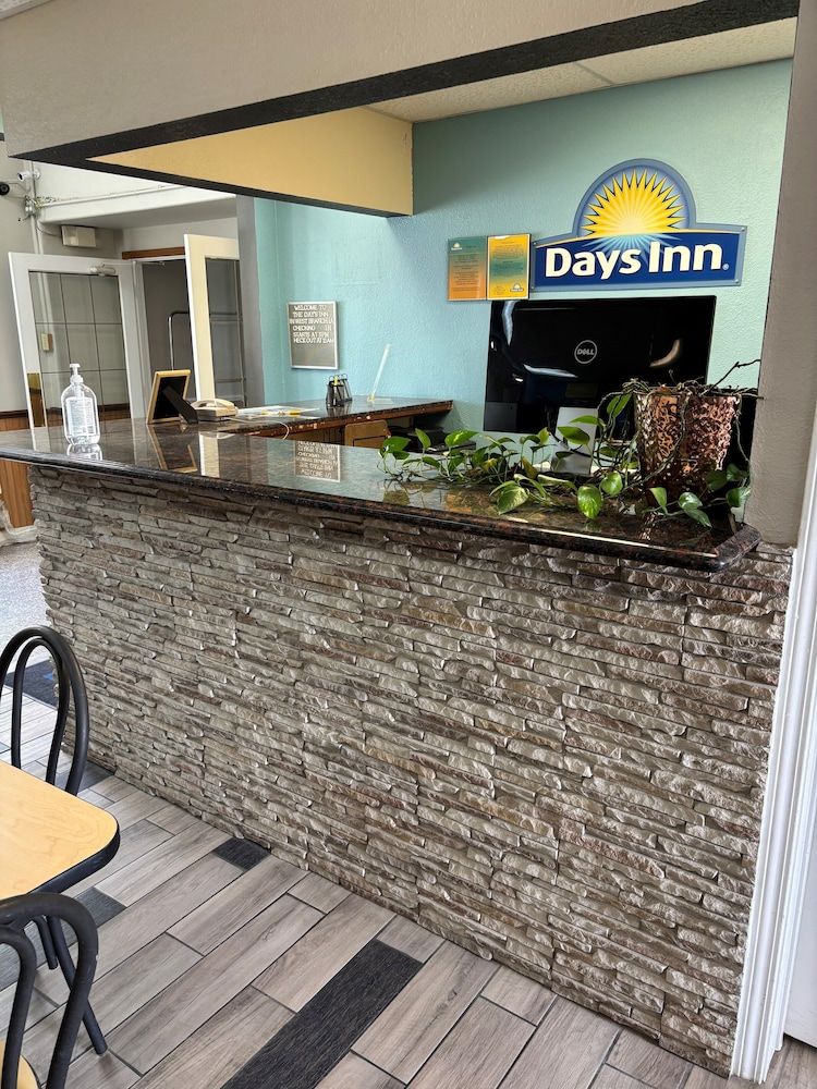 Days Inn by Wyndham West Branch Iowa City Area 1